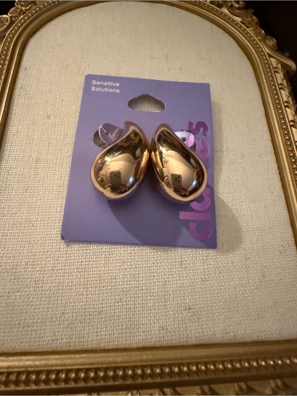 Claire’s Gold Teardrop post Earrings